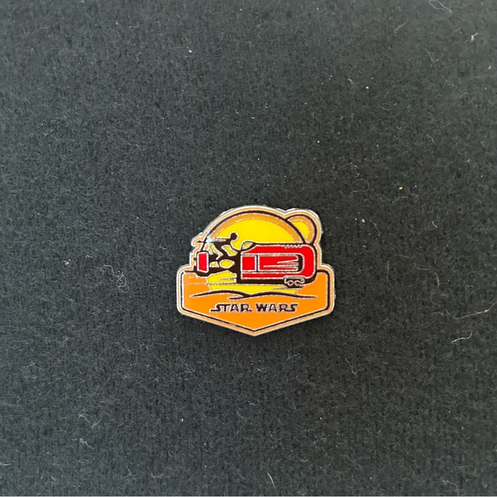 Star Wars Force Awakens Pin - Picture 2 of 4